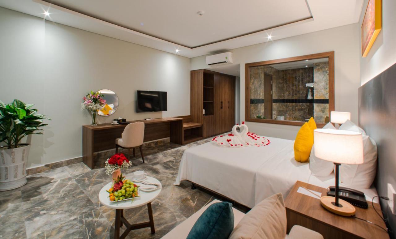 Phu Thang Grand Hotel Duc Hoa Esterno foto