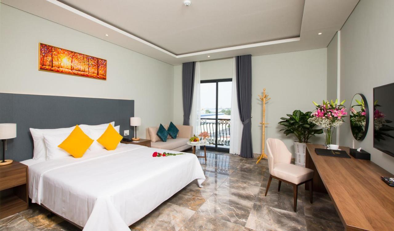 Phu Thang Grand Hotel Duc Hoa Esterno foto