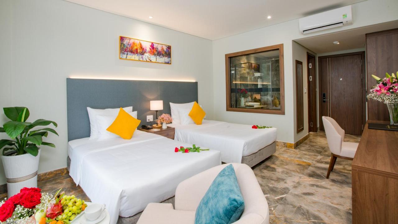 Phu Thang Grand Hotel Duc Hoa Esterno foto