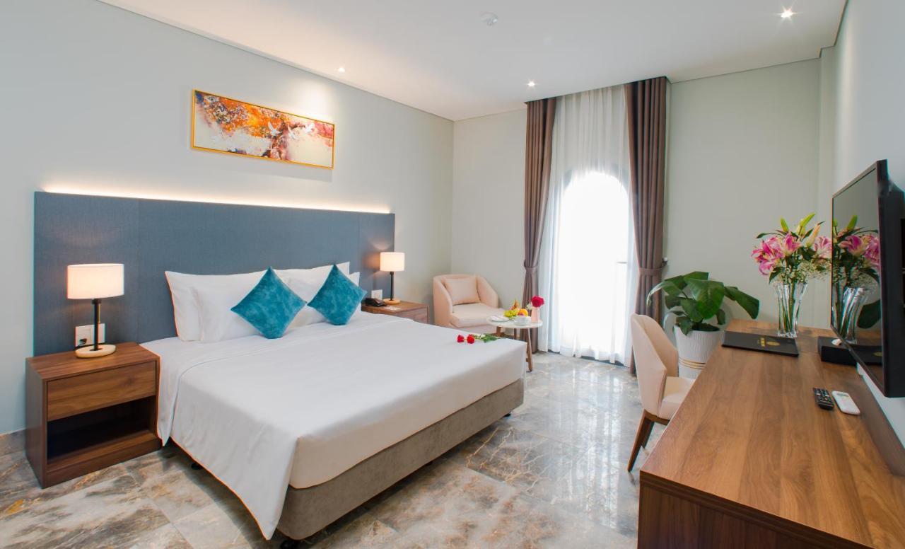 Phu Thang Grand Hotel Duc Hoa Esterno foto