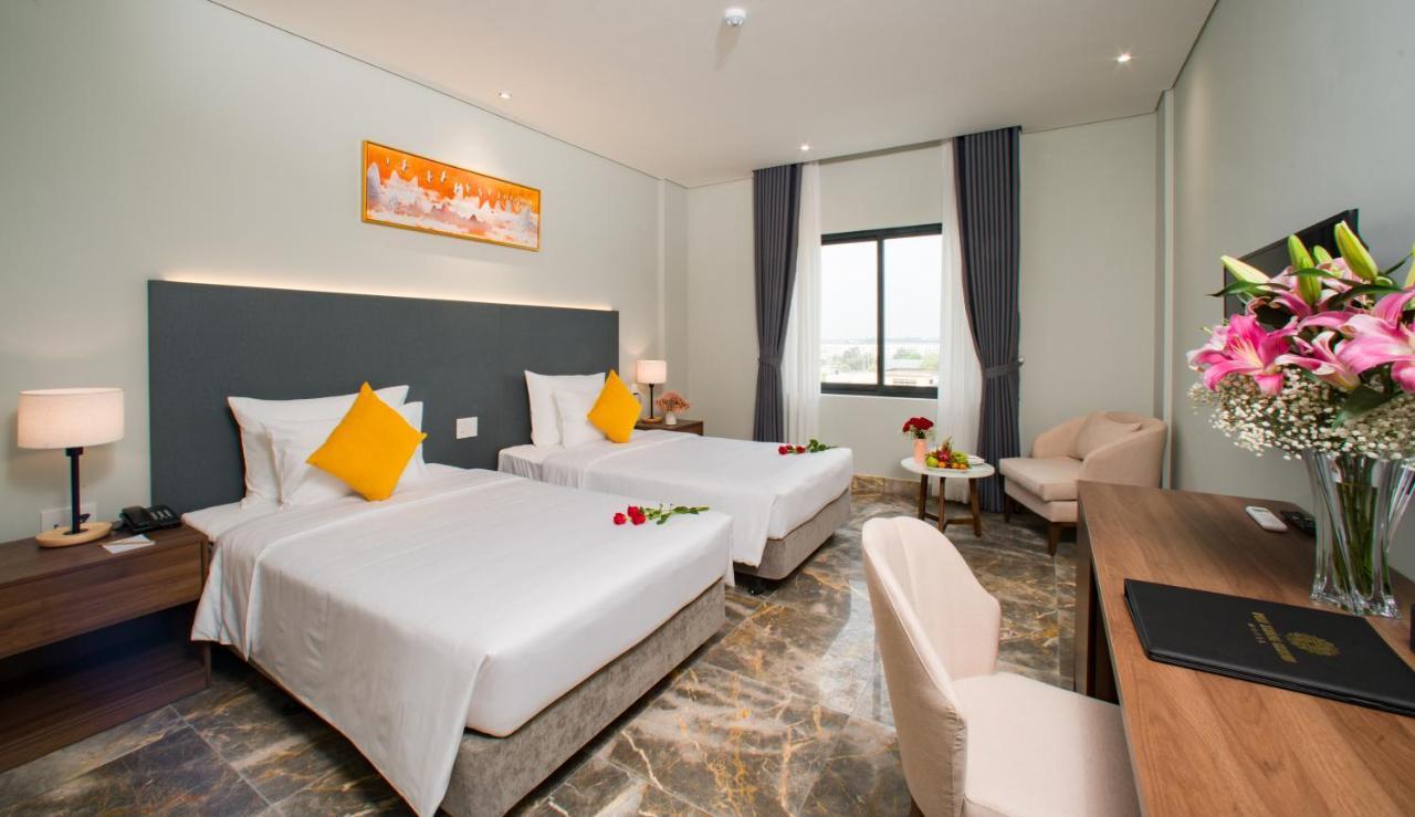 Phu Thang Grand Hotel Duc Hoa Esterno foto