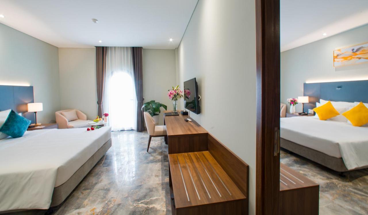 Phu Thang Grand Hotel Duc Hoa Esterno foto