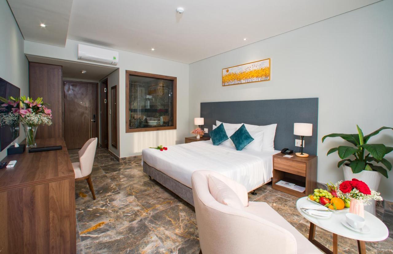 Phu Thang Grand Hotel Duc Hoa Esterno foto