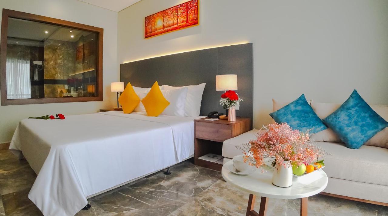 Phu Thang Grand Hotel Duc Hoa Esterno foto